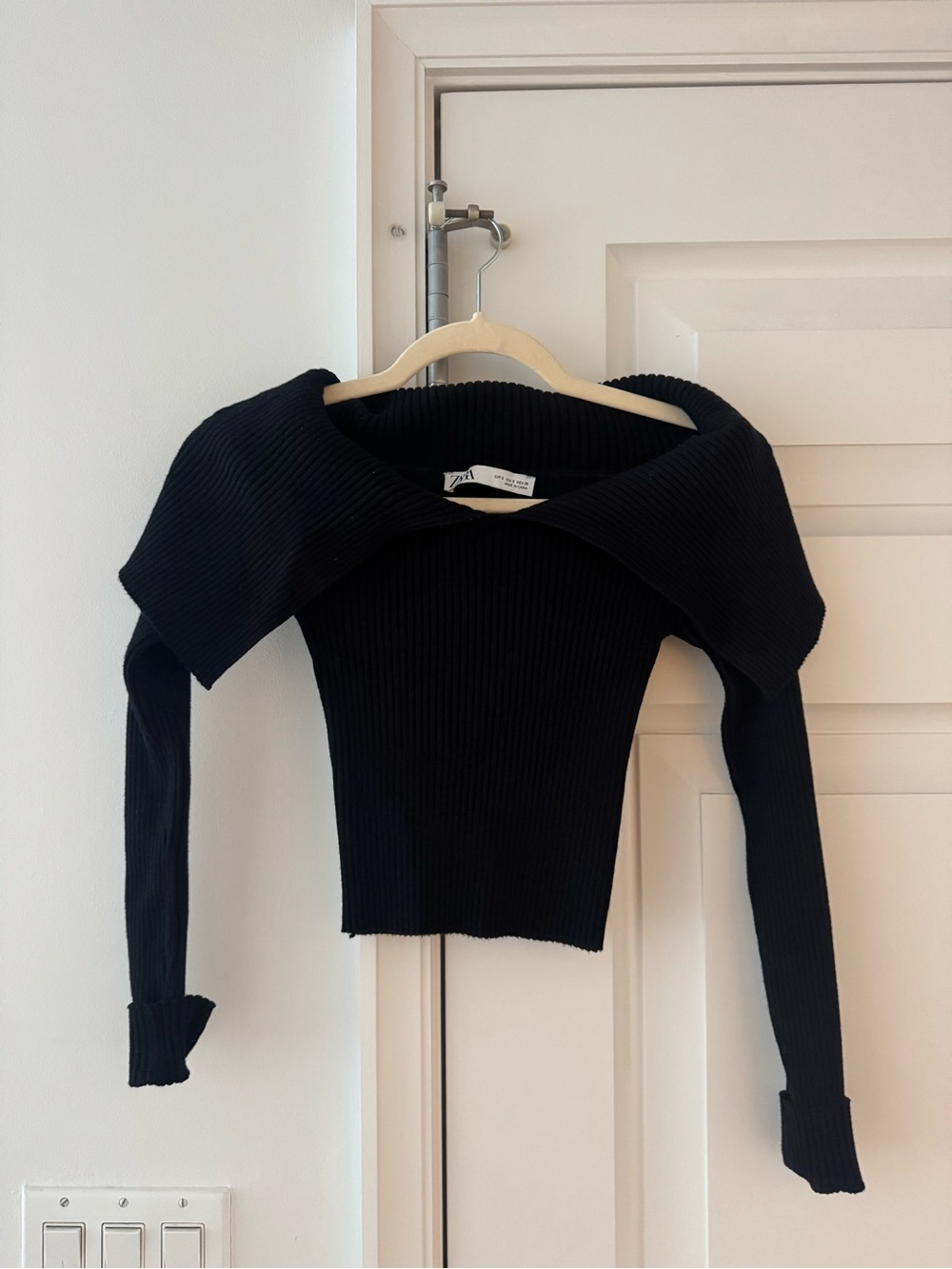 Zara Black Off-Shoulder Ribbed Sweater